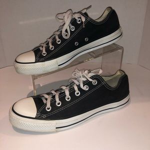 Black Converse Low Tops Sz 10